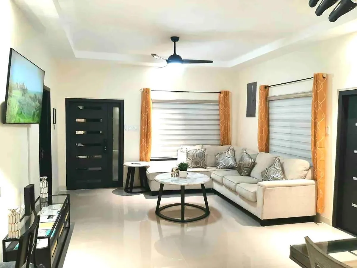奥乔里奥斯Sincere Oasis - 3Br King Bed Infinity Pool别墅 0*, 奥乔里奥斯 牙买加